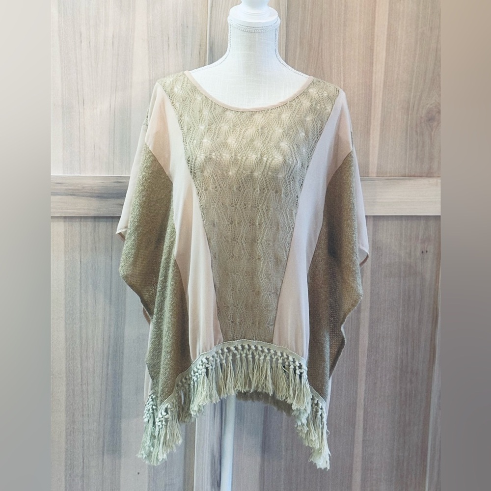 A’Reve Anthropologie Fringe Blouse. Neutrals. Layering Poncho Women’s Sz-M EUC
